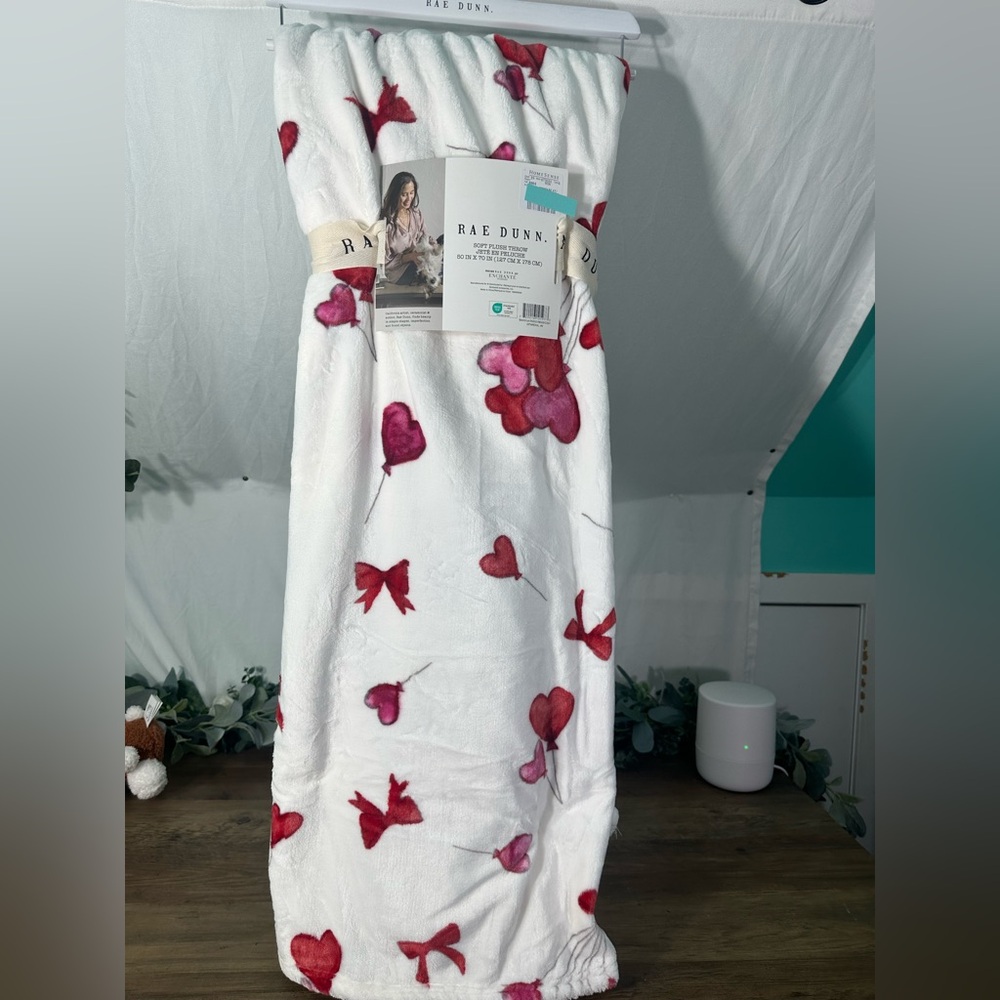 Rae Dunn Heart & Bow throw